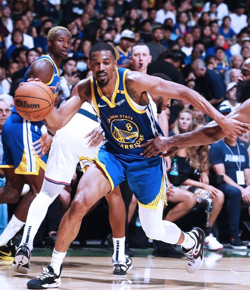 开云体育注册平台勇士球星三分绝杀，全场观众热烈欢呼，起来来自.